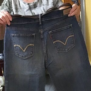 LEVI 5 pocket CAPRI jeans,   Sz 10, blue, Peddle Pushers,  ..includes belt, NWOT